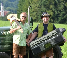 Hubert Gerhard mit Traktor modern.jpg